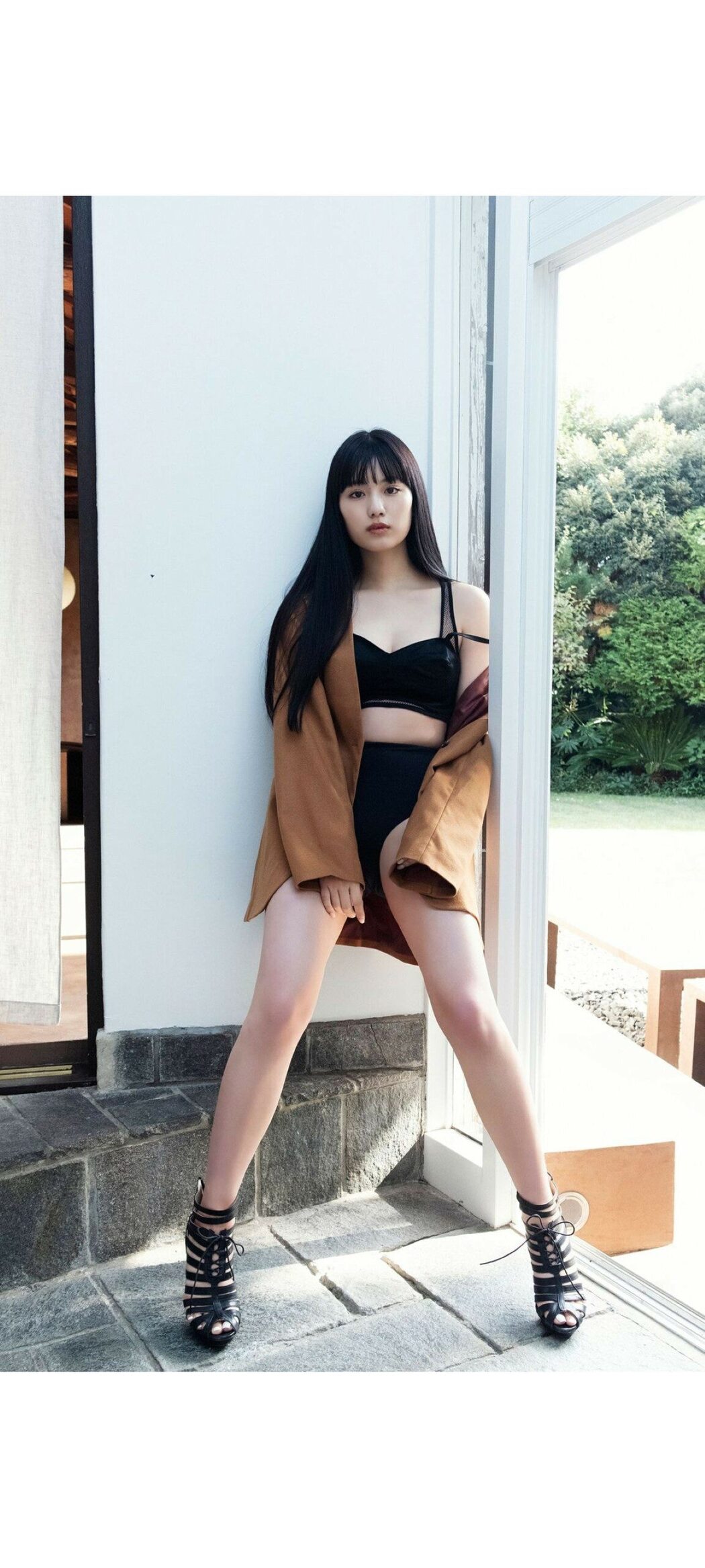 Weekly Photobook 2020-12-07 Noa Tsurushima 鶴嶋乃愛 – A natural actress 生まれながらにして女優
