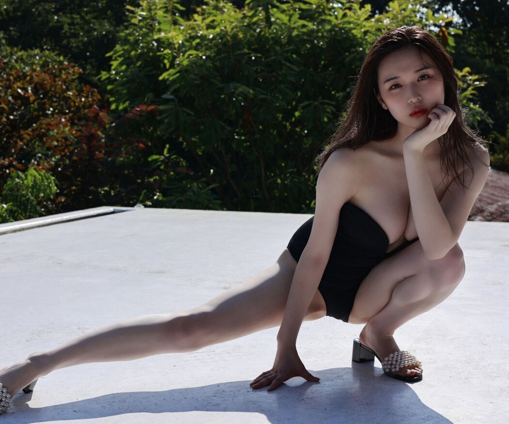 Weekly Photobook Nako Miyase 宮瀬なこ – Beautiful Woman And Autumn Sweets