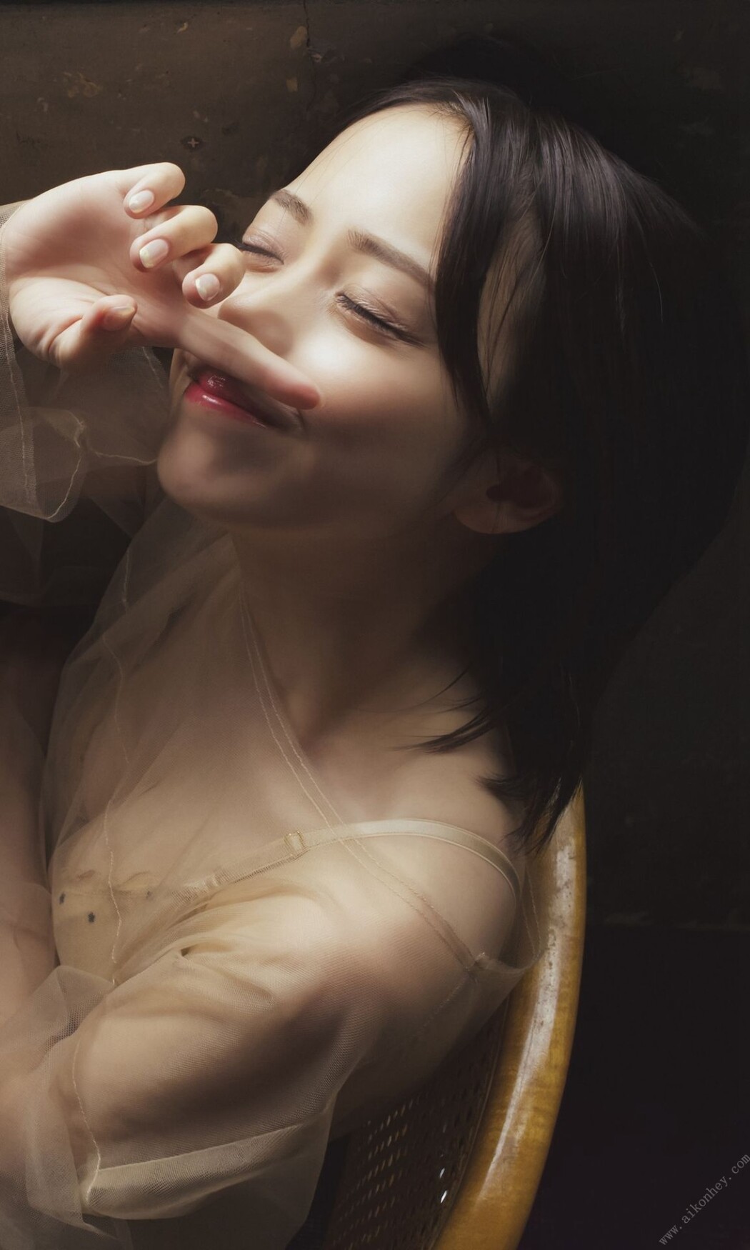 Weekly Photobook 2022-10-03 Makoto Okunaka 奥仲麻琴 – Happy Now