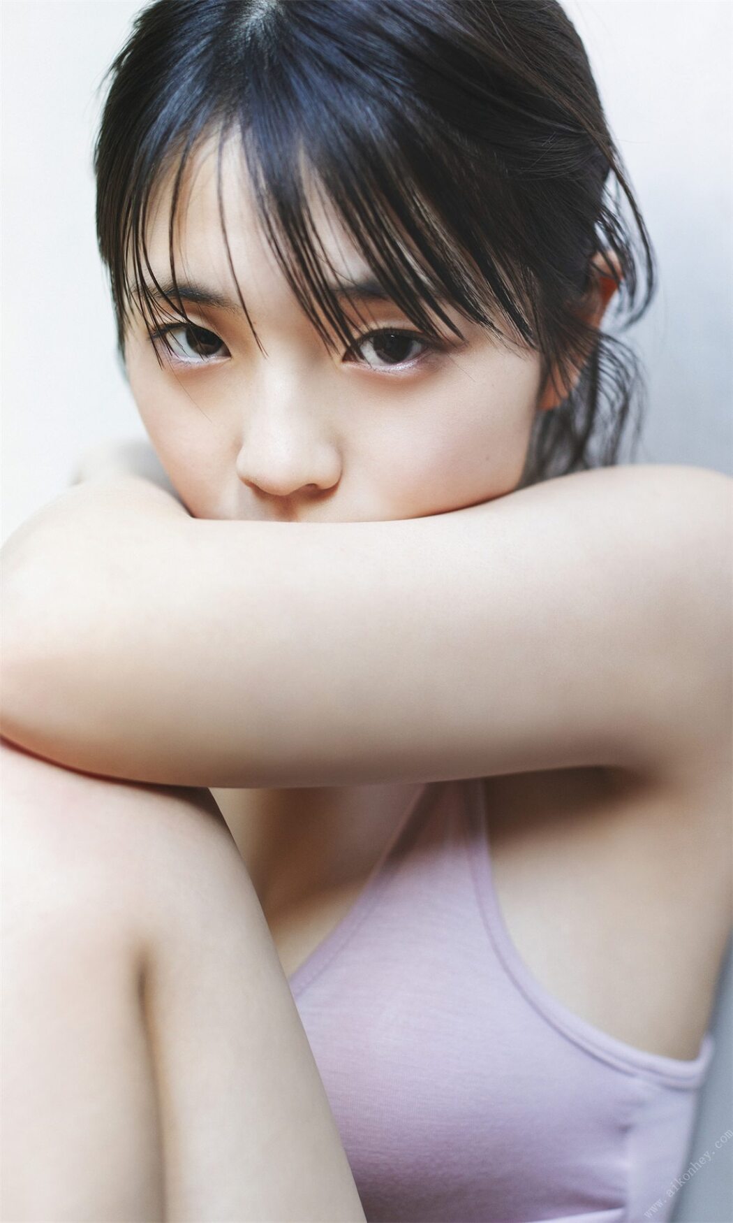 Weekly Photobook 2022-03-14 Hina Kikuchi 菊地姫奈 – Harumeku, honomeku 春めく、ほのめく