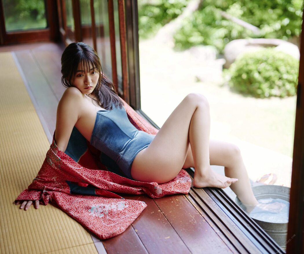 Weekly Photobook Runa Toyoda 豊田ルナ – The magic of summer 夏の魔法 2022-08-08