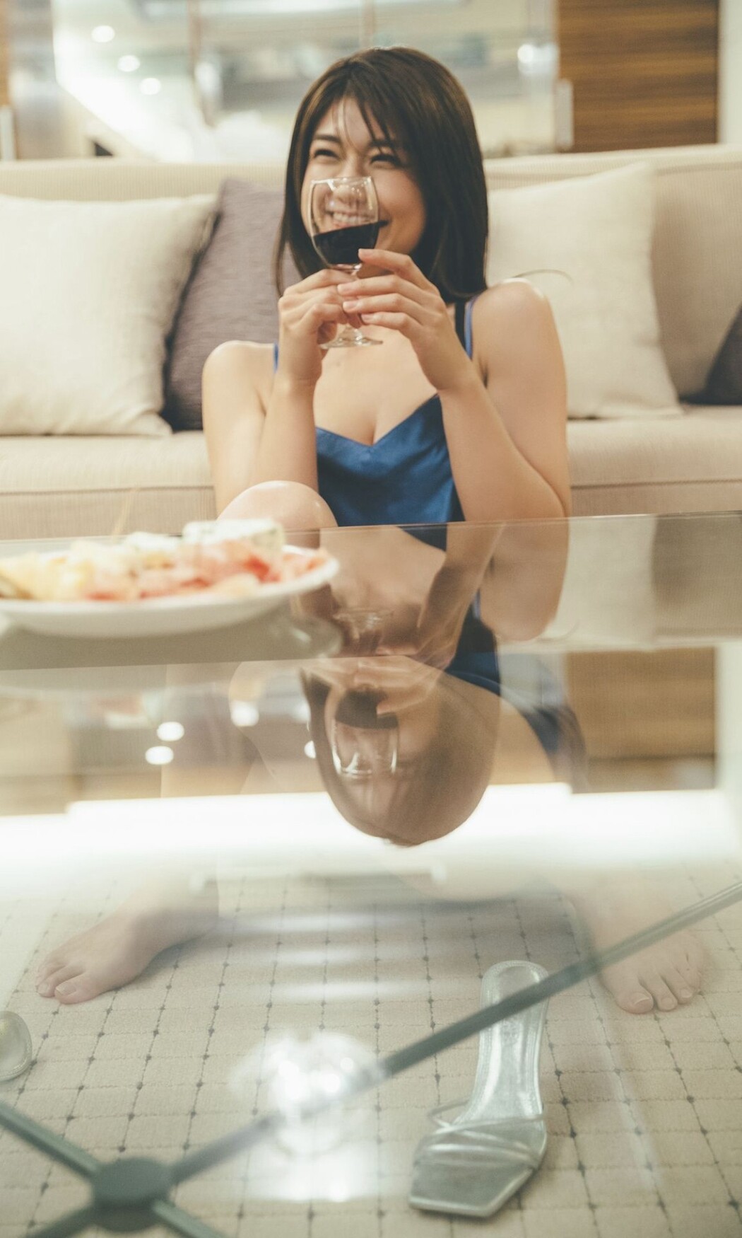 Weekly Photobook 2022-10-17 Yuki Fujiki 藤木由貴 – Morning To Night At The Hotel