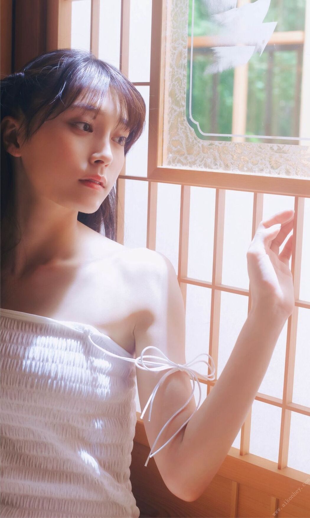 Weekly Playboy Photo Book 2022.08.29 Rina Koyama 小山璃奈 – Red Flower