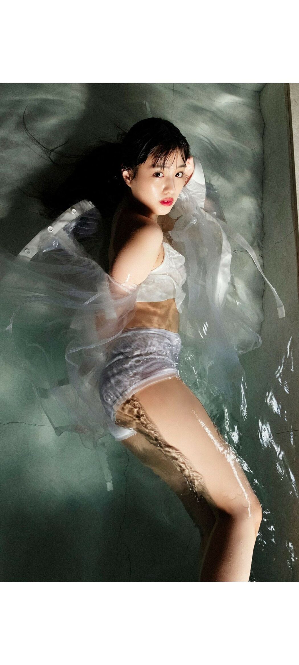 Weekly Photobook 2020-12-07 Noa Tsurushima 鶴嶋乃愛 – A natural actress 生まれながらにして女優