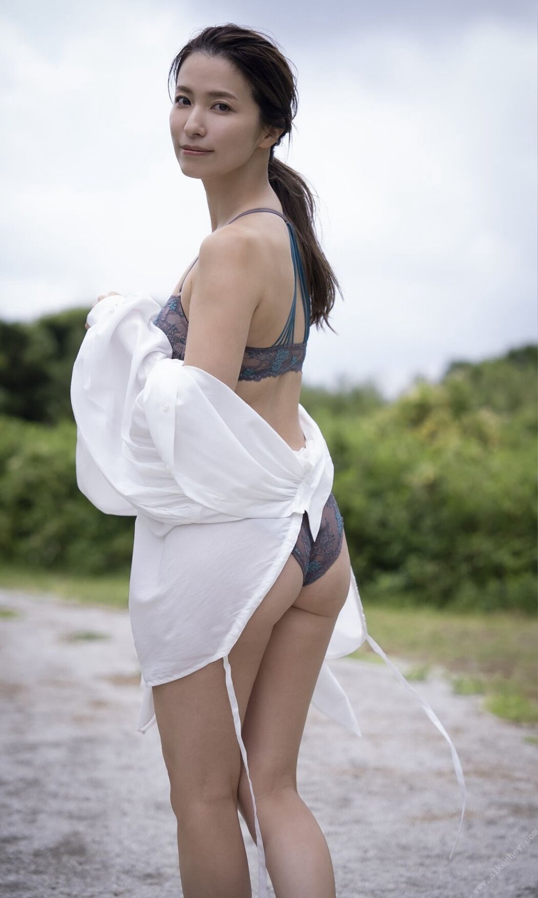 Weekly Photobook Rei Toda 戸田れい – Like a sweet dream 甘い夢のように 2022-07-11
