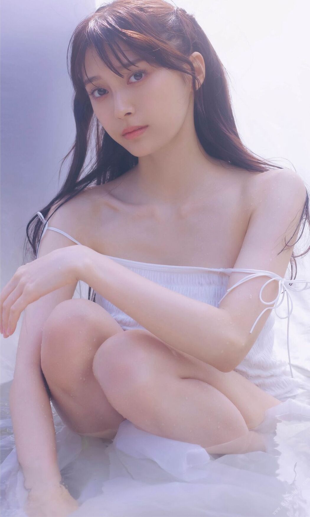 Weekly Playboy Photo Book 2022.08.29 Rina Koyama 小山璃奈 – Red Flower