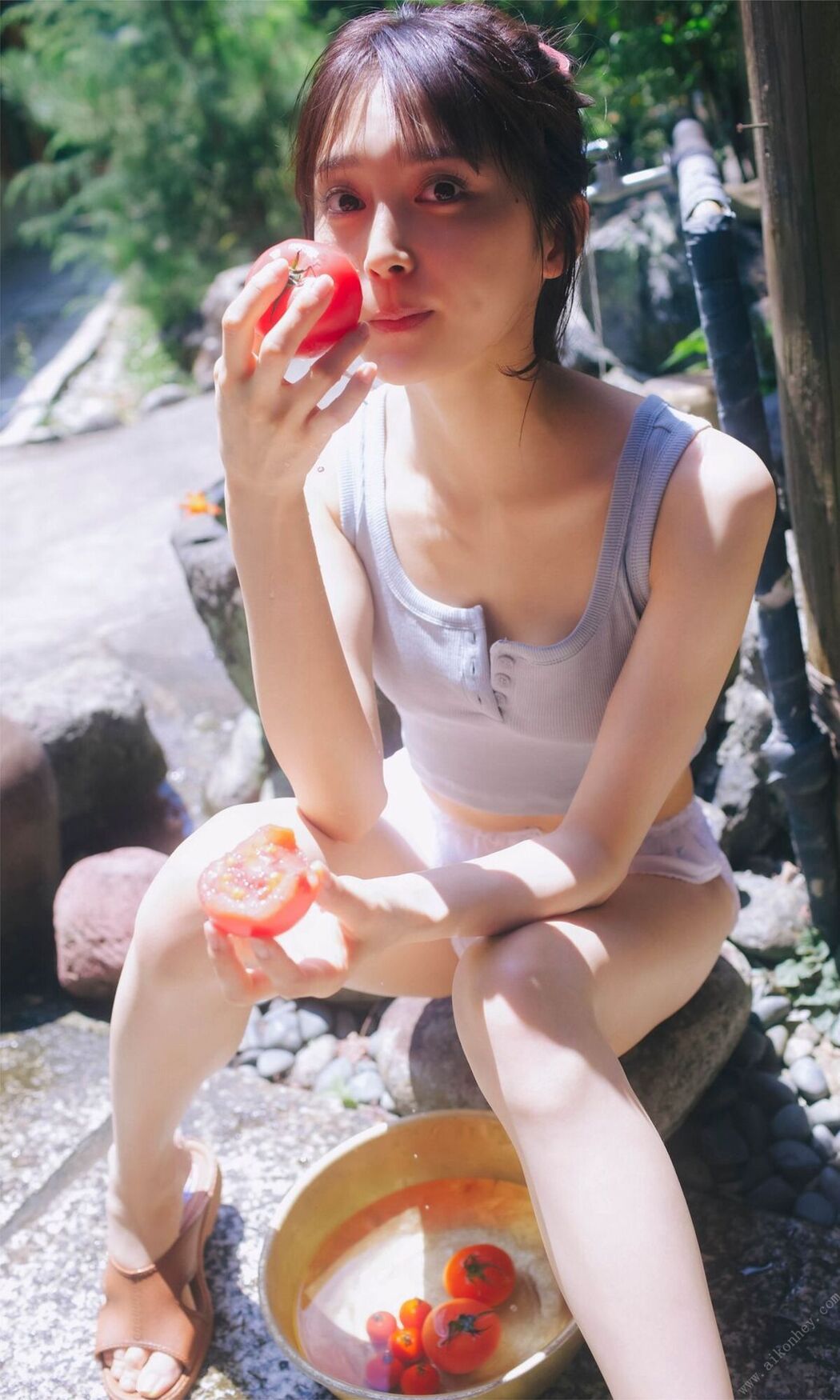 Weekly Playboy Photo Book 2022.08.29 Rina Koyama 小山璃奈 – Red Flower