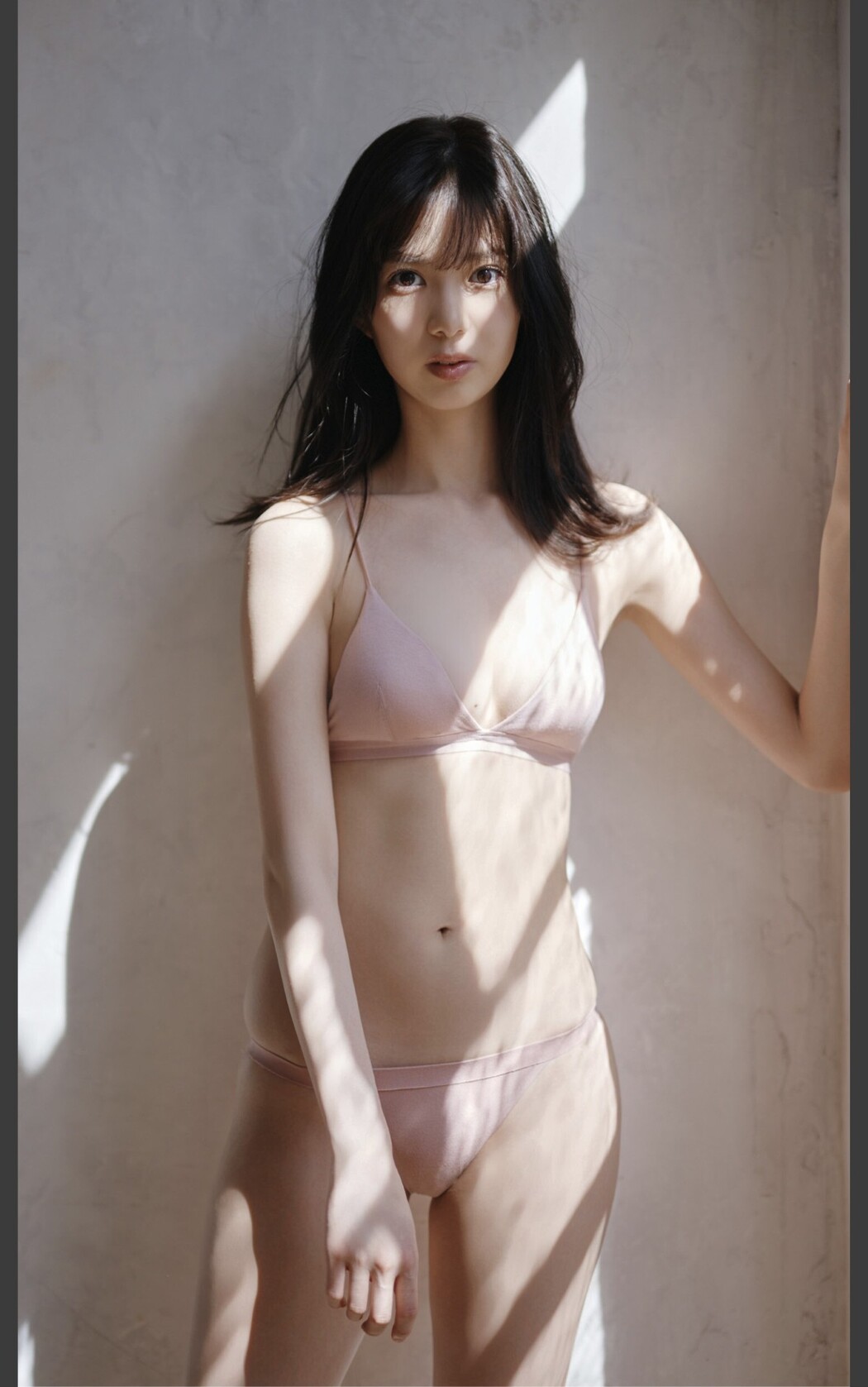 Weekly Photobook 2022-04-25 Riko Matsudaira 松平璃子 – 8 Head Body With Micro Small Face
