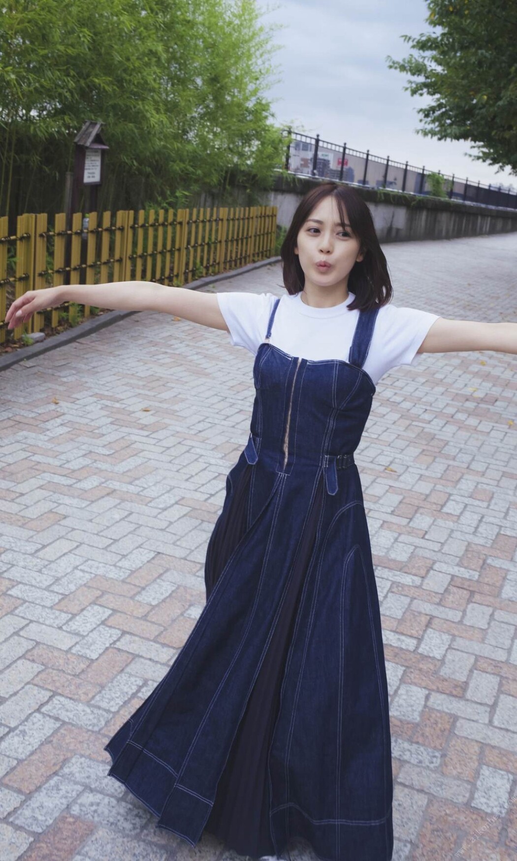 Weekly Photobook 2022-10-03 Makoto Okunaka 奥仲麻琴 – Happy Now