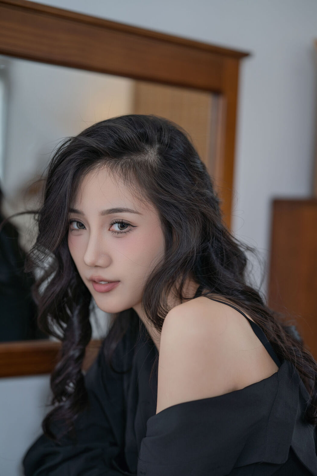 YiTuYu艺图语 Vol.8209 o1ne万 (23P)