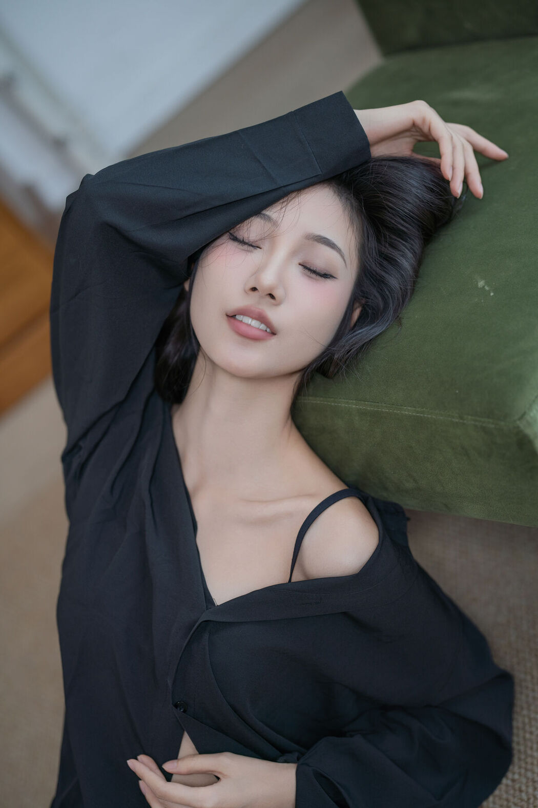 YiTuYu艺图语 Vol.8209 o1ne万 (23P)