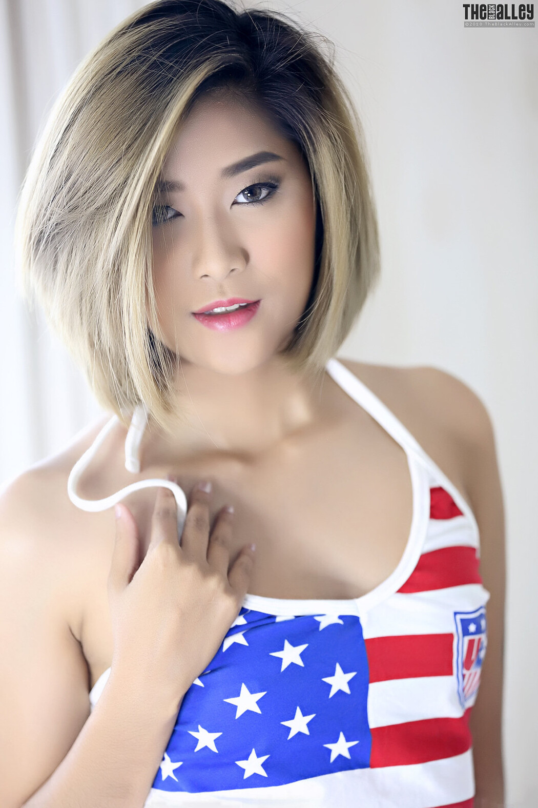 Apple The Black Alley Photobook Set.27