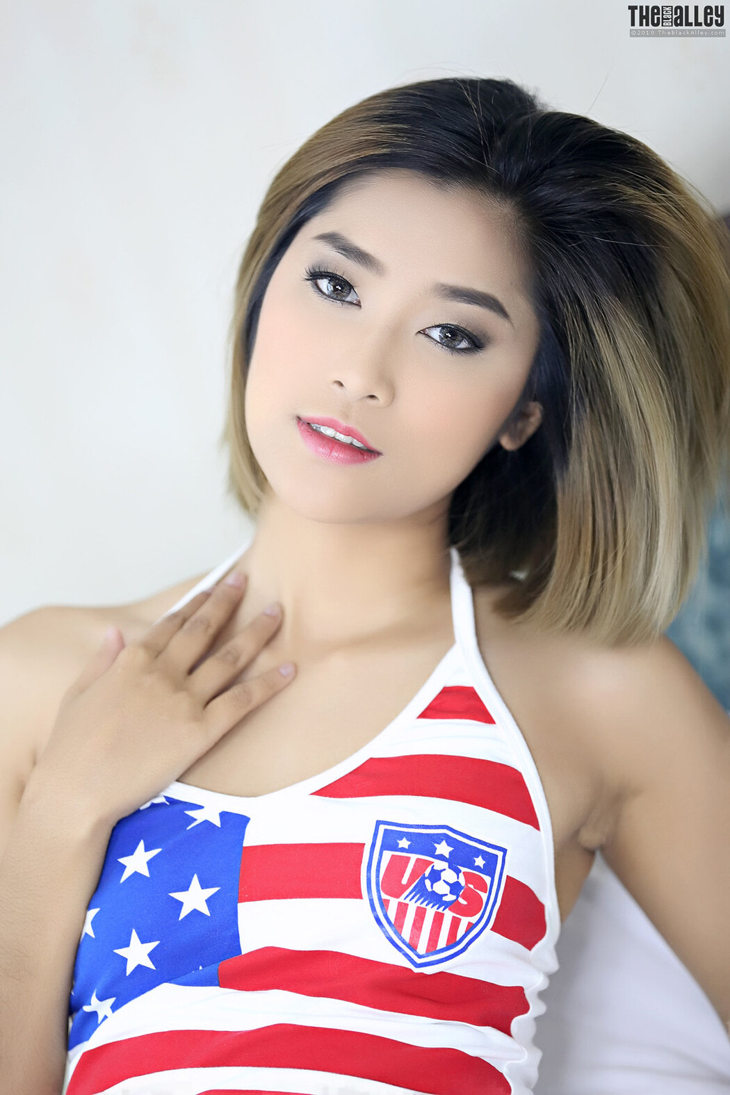 Apple The Black Alley Photobook Set.27