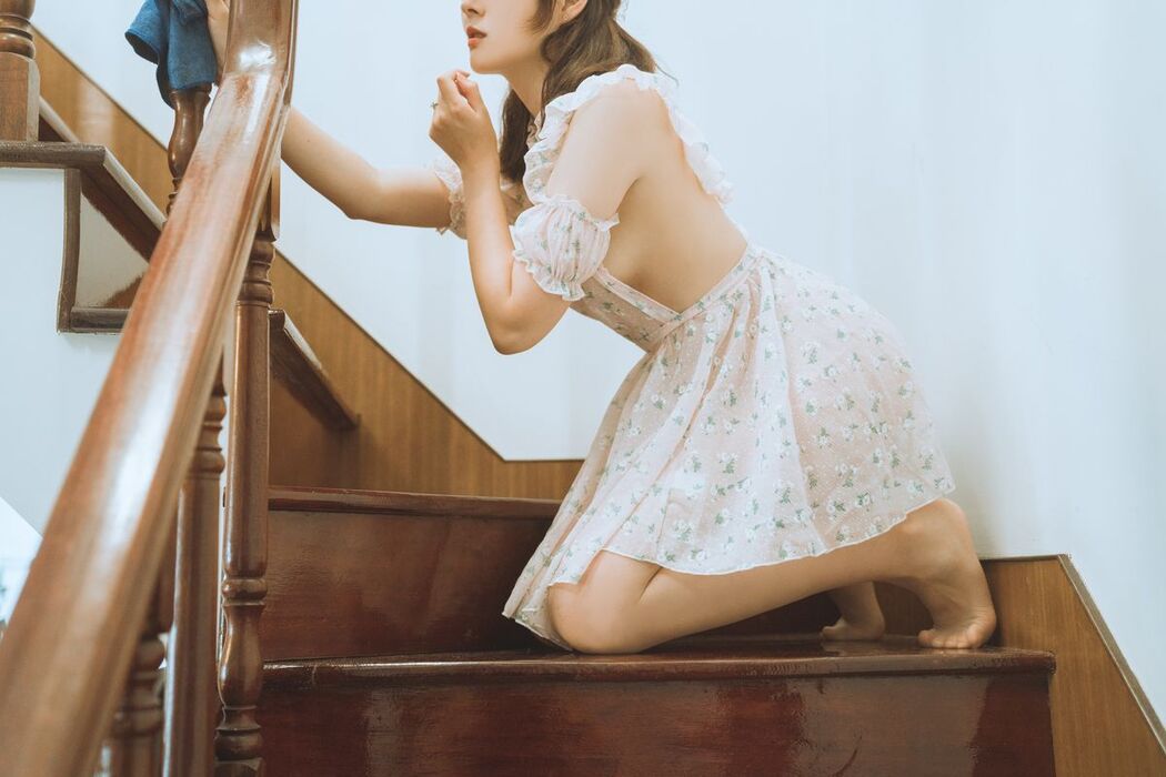 Coser@Natsuko夏夏子 – 碎花围裙 (56P)