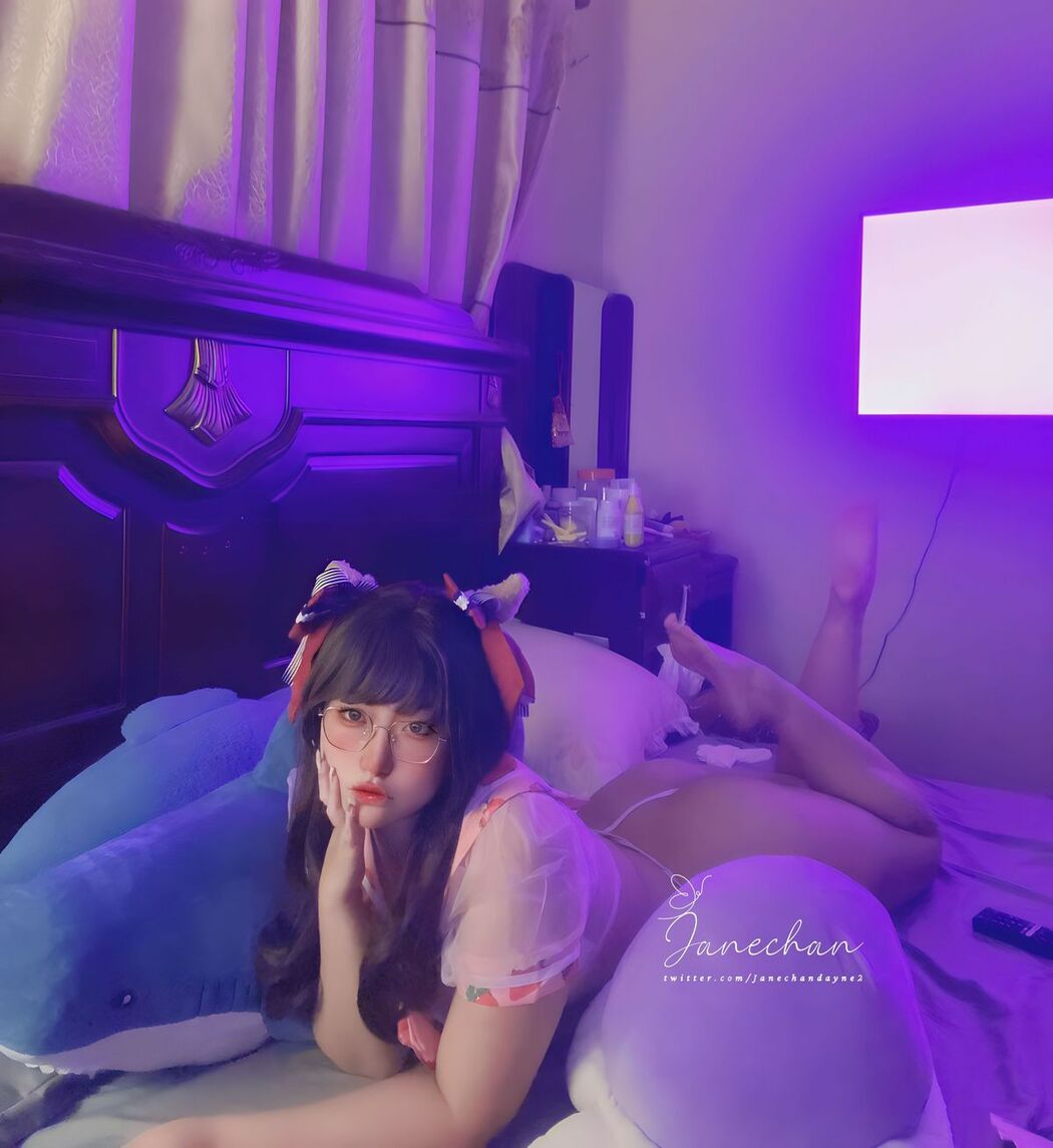 Coser@Nyan_Chan &#8211; 新作户外公园露出 Part1 (44P &#8211; 1V)