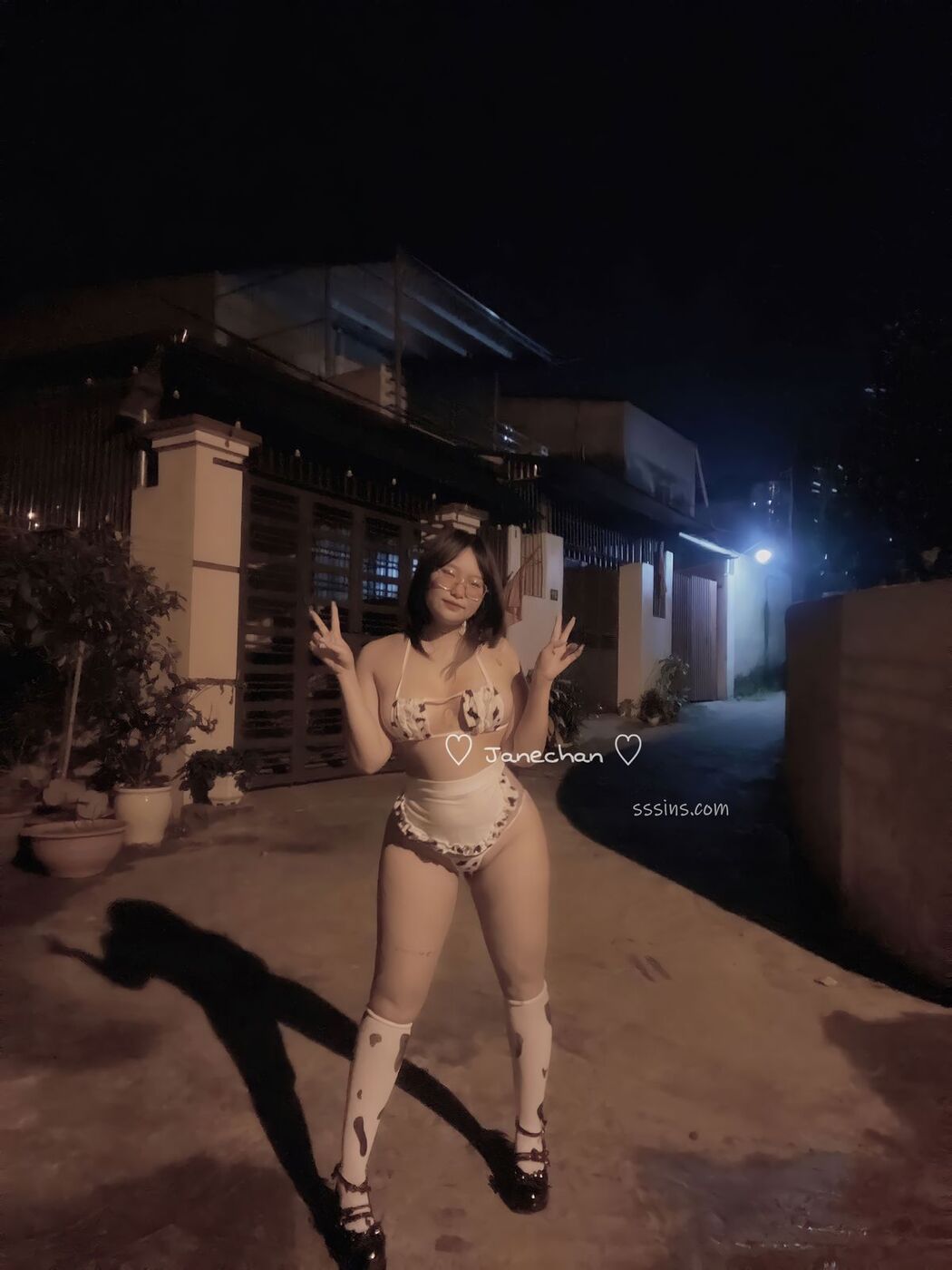 Coser@Nyan_Chan &#8211; 新作户外公园露出 Part1 (44P &#8211; 1V)