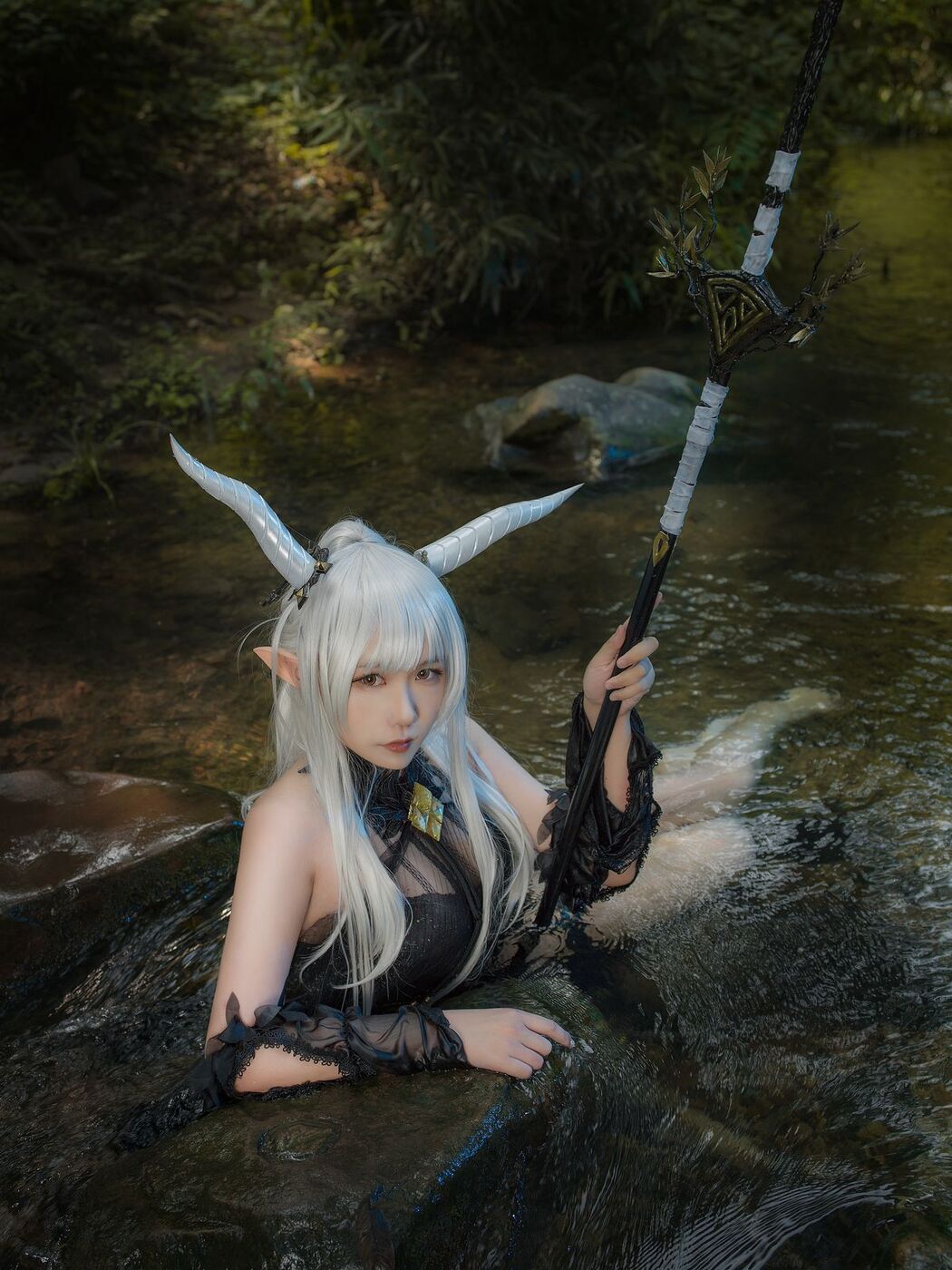 Coser@麻花麻花酱 &#8211; 闪灵泳装 (21P)