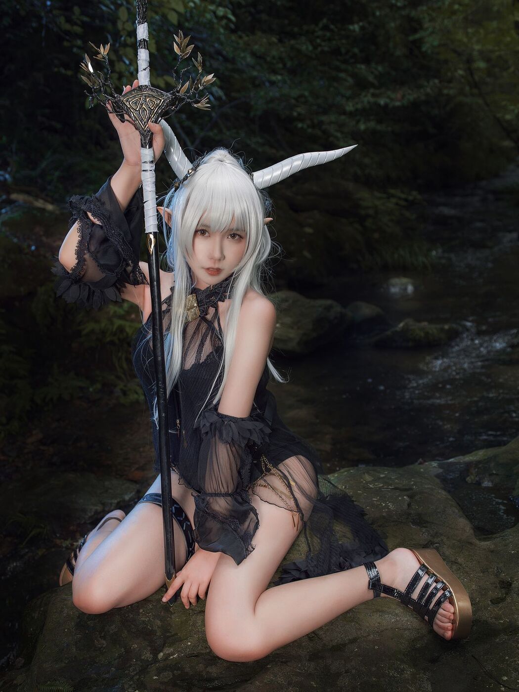 Coser@麻花麻花酱 &#8211; 闪灵泳装 (21P)