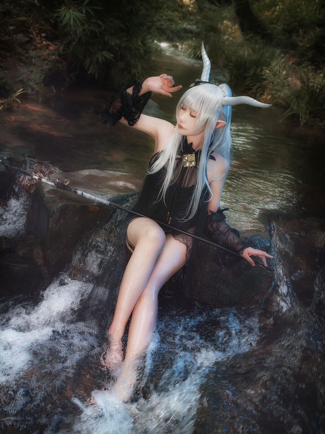 Coser@麻花麻花酱 &#8211; 闪灵泳装 (21P)