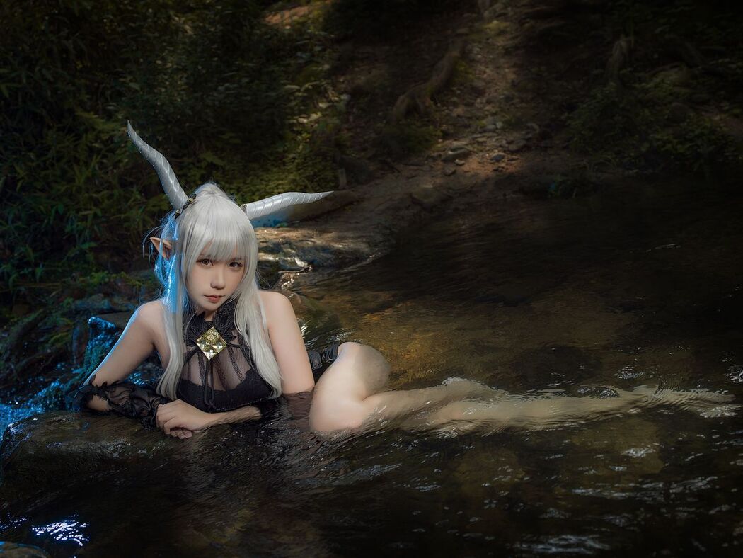 Coser@麻花麻花酱 &#8211; 闪灵泳装 (21P)