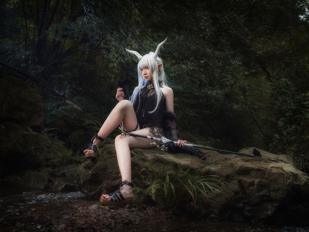 Coser@麻花麻花酱 &#8211; 闪灵泳装 (21P)