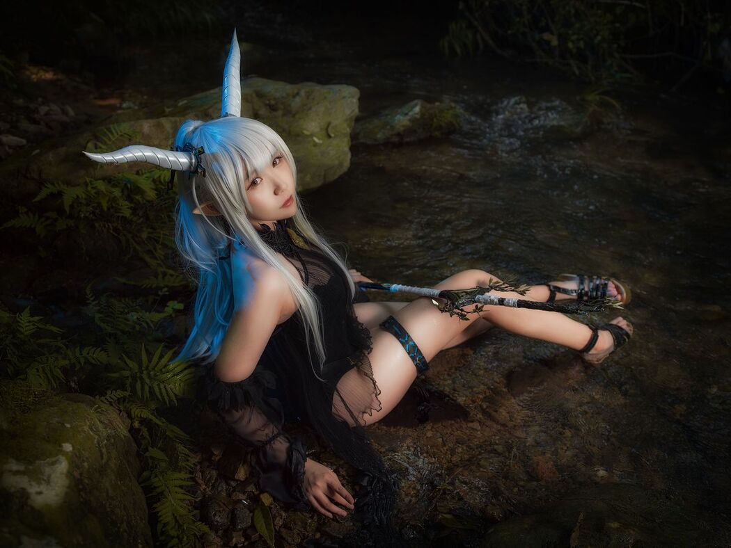 Coser@麻花麻花酱 – 闪灵泳装 (21P)