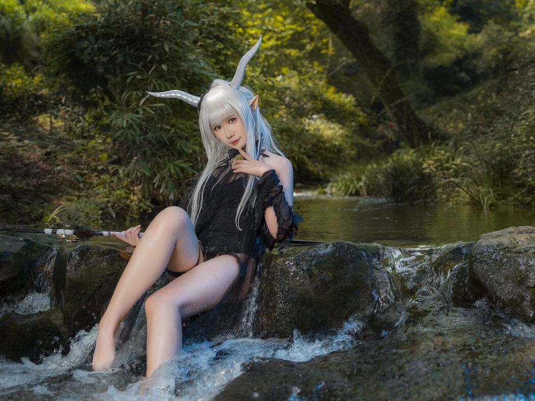 Coser@麻花麻花酱 &#8211; 闪灵泳装 (21P)