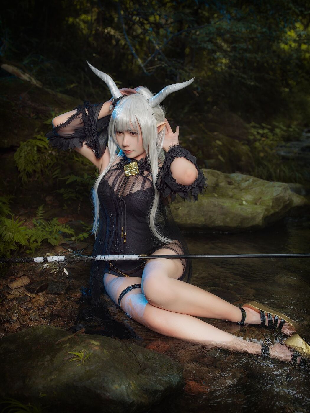 Coser@麻花麻花酱 – 闪灵泳装 (21P)