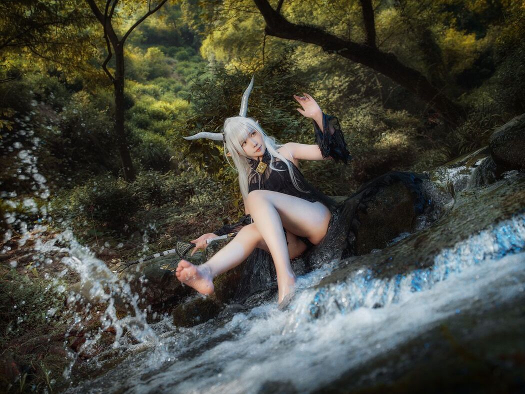 Coser@麻花麻花酱 &#8211; 闪灵泳装 (21P)