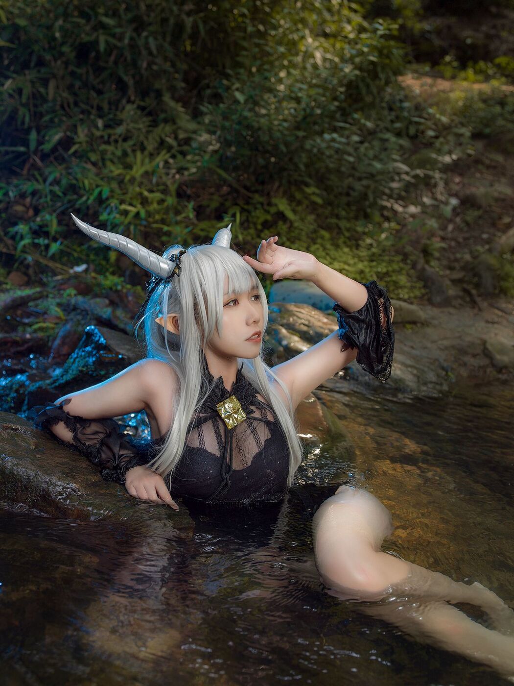 Coser@麻花麻花酱 &#8211; 闪灵泳装 (21P)