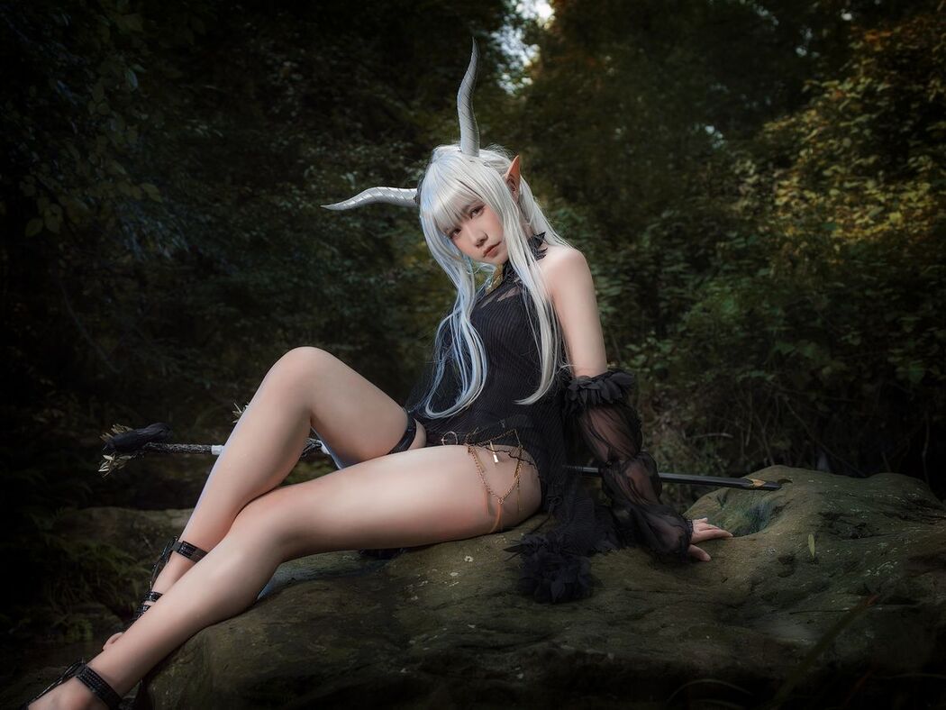 Coser@麻花麻花酱 &#8211; 闪灵泳装 (21P)