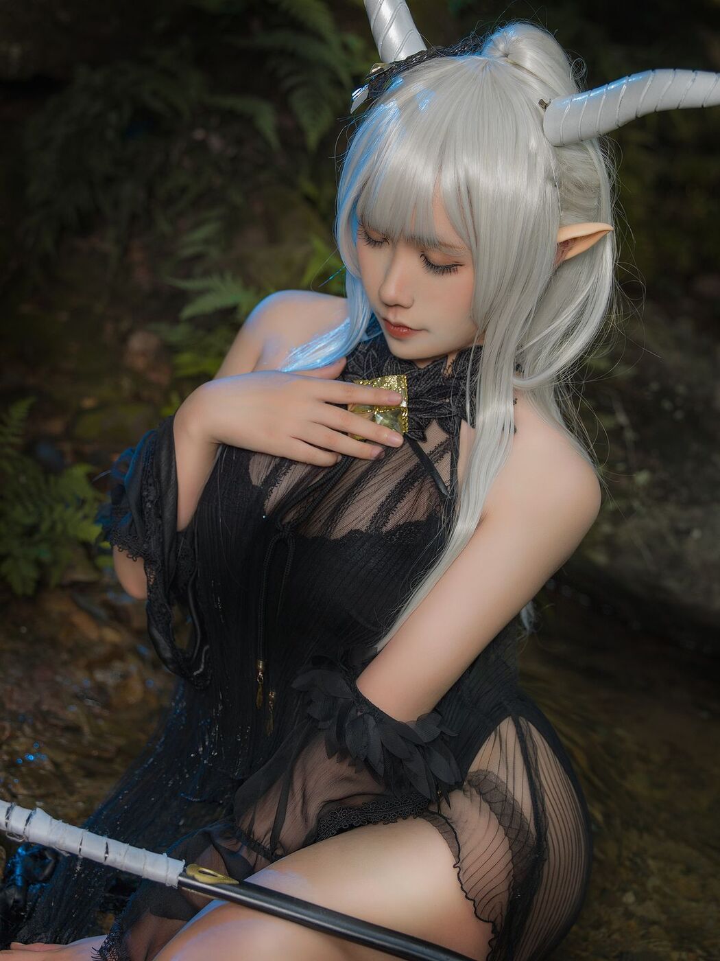Coser@麻花麻花酱 – 闪灵泳装 (21P)
