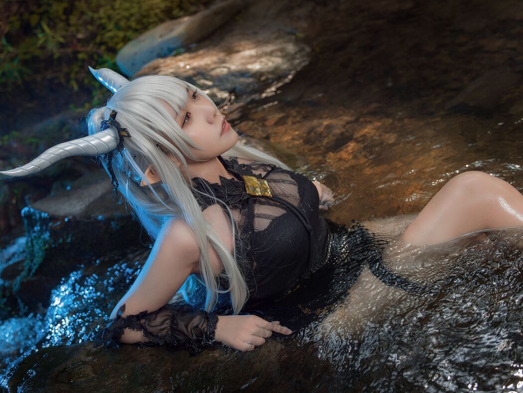 Coser@麻花麻花酱 &#8211; 闪灵泳装 (21P)