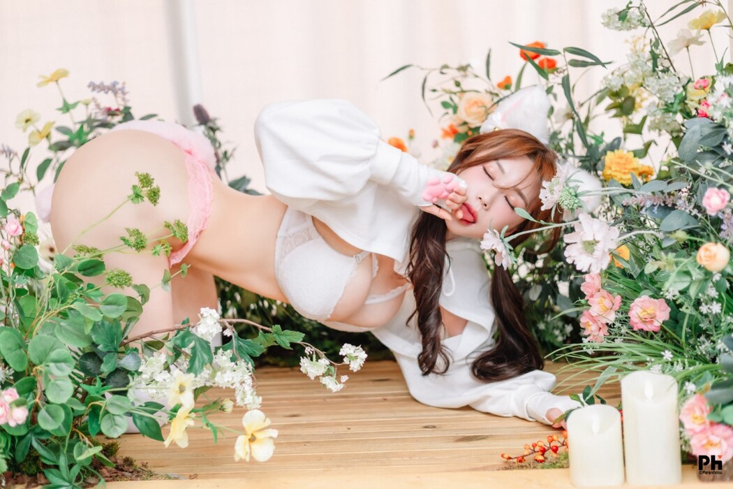 Paranhosu Sia_S22 2022 Photo Book Vol.4 Meow Meow Punch
