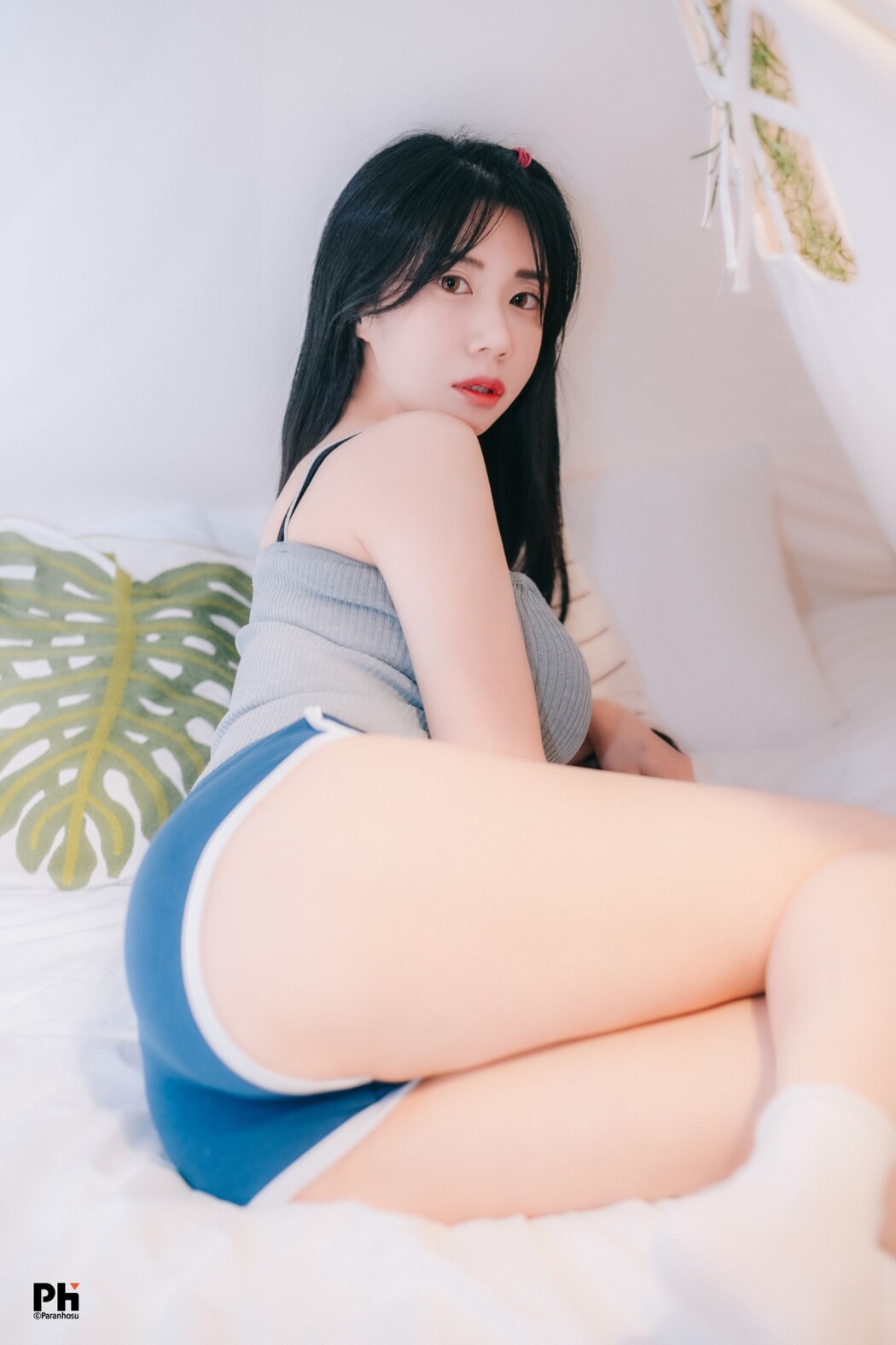 Paranhosu Vol.2 Sia_S22 – Photo Book Girlfriend A