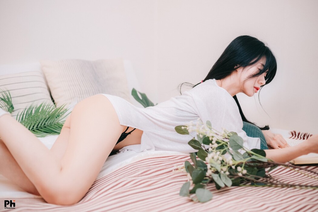 Paranhosu Vol.2 Sia_S22 – Photo Book Girlfriend A