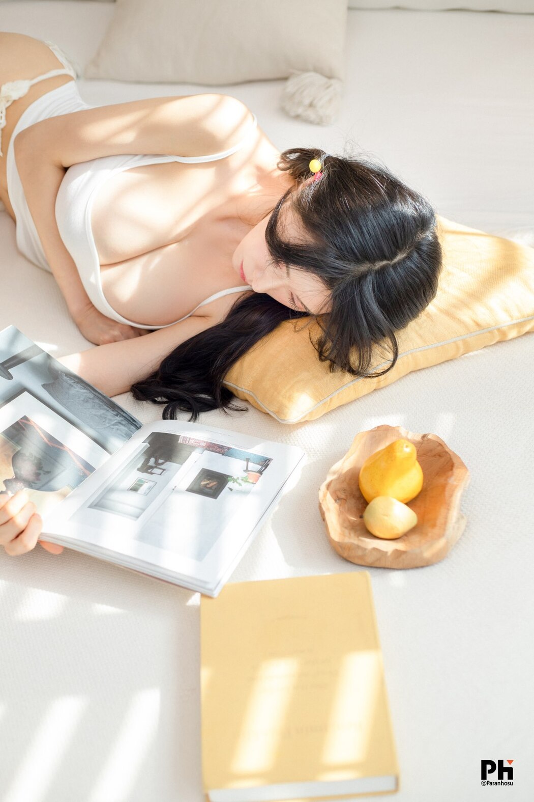 Paranhosu Sia_S22 Photo Book Vol.6 – A Lazy Afternoon