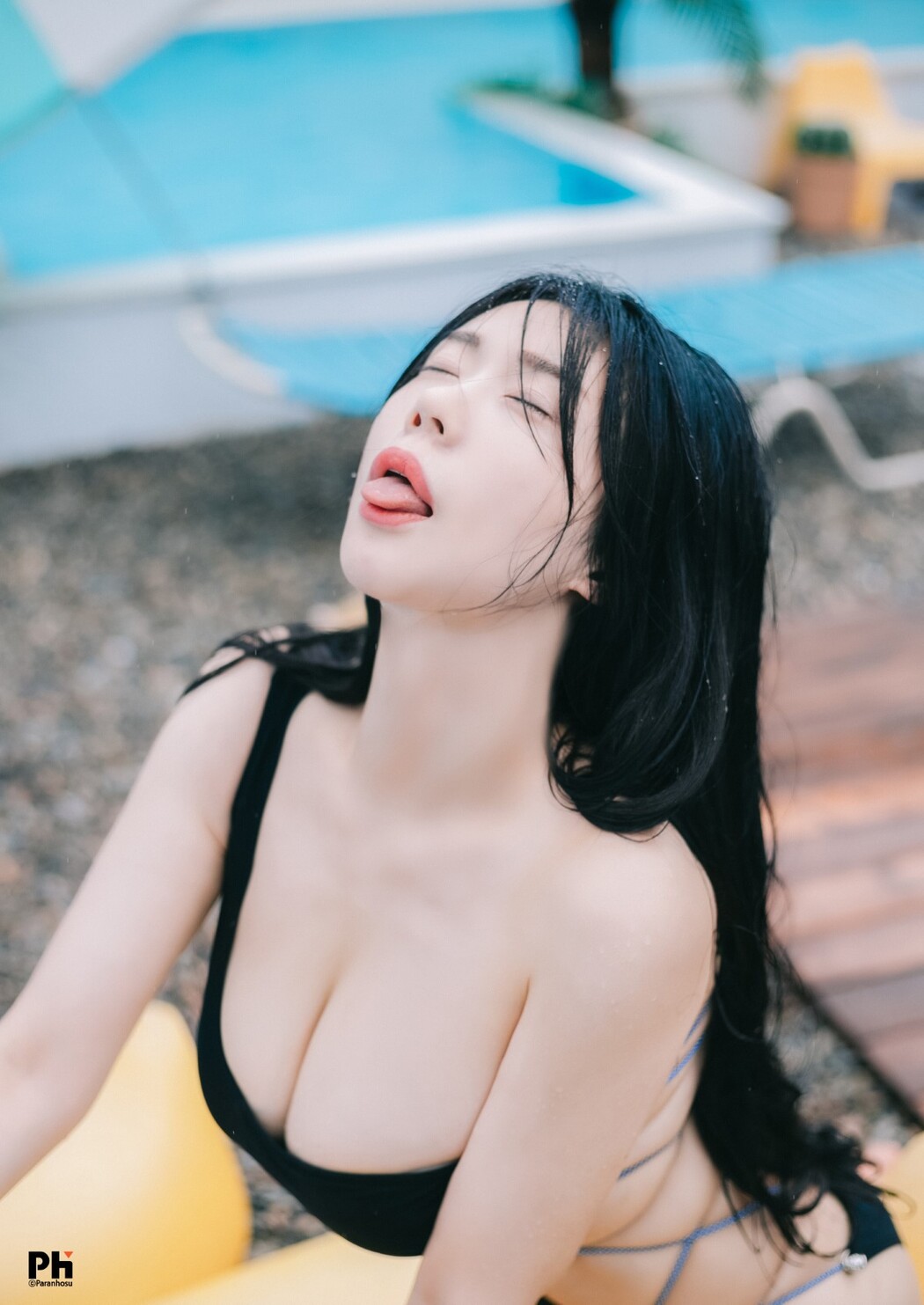 Paranhosu Vol.2 Sia_S22 – Photo Book Girlfriend B