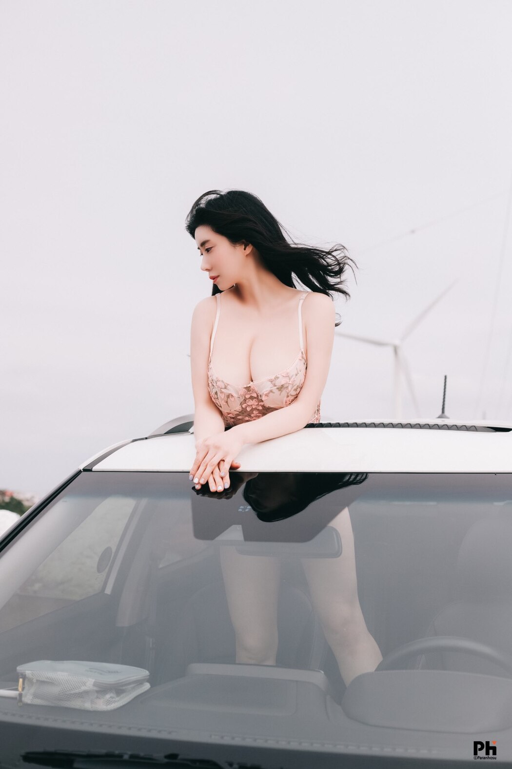 Paranhosu Sia_S22 Photo Book Vol.8 – Sunshine