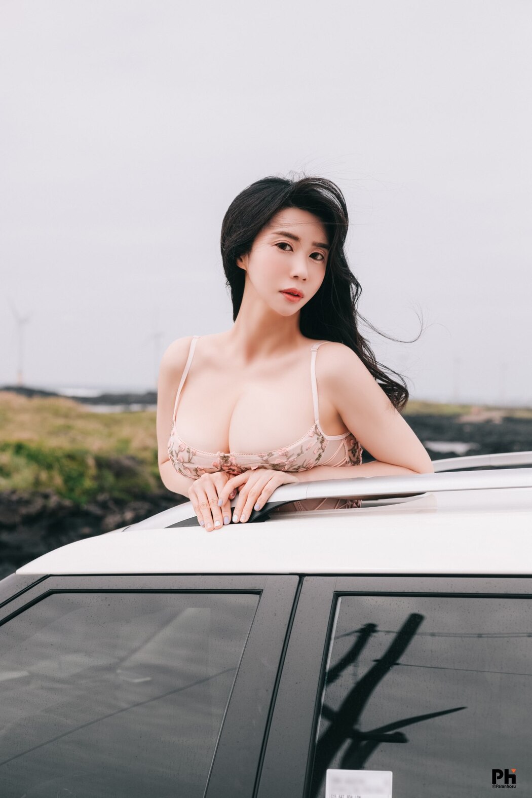 Paranhosu Sia_S22 Photo Book Vol.8 – Sunshine