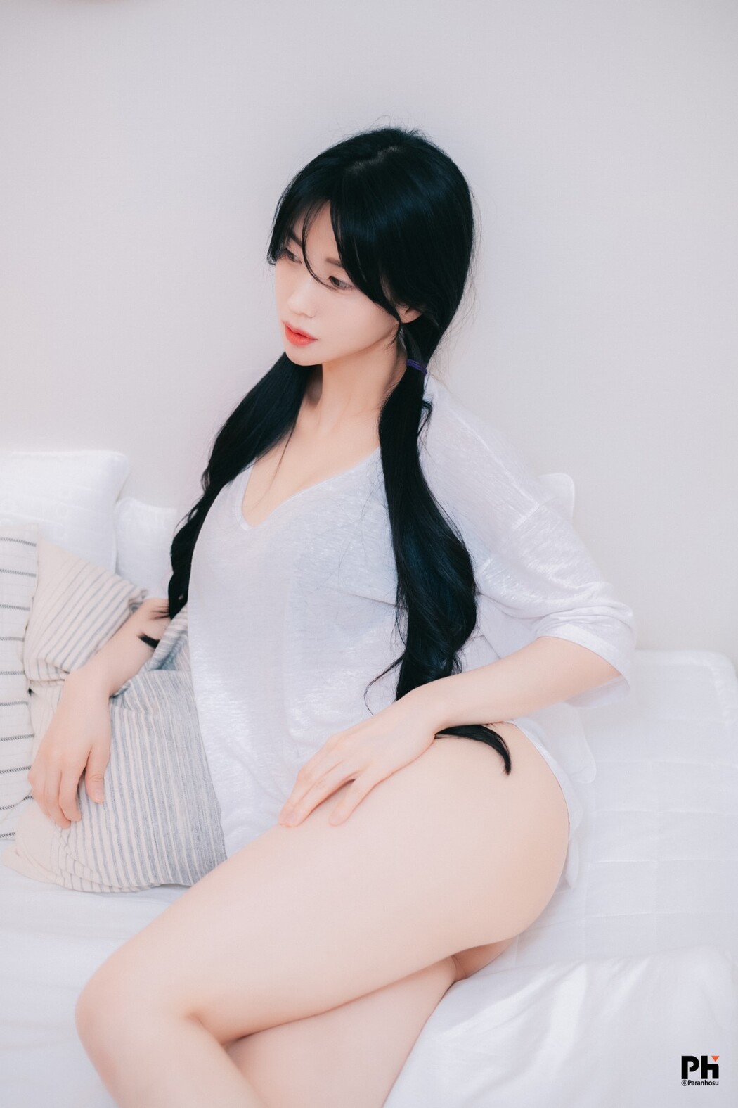 Paranhosu Vol.2 Sia_S22 – Photo Book Girlfriend A