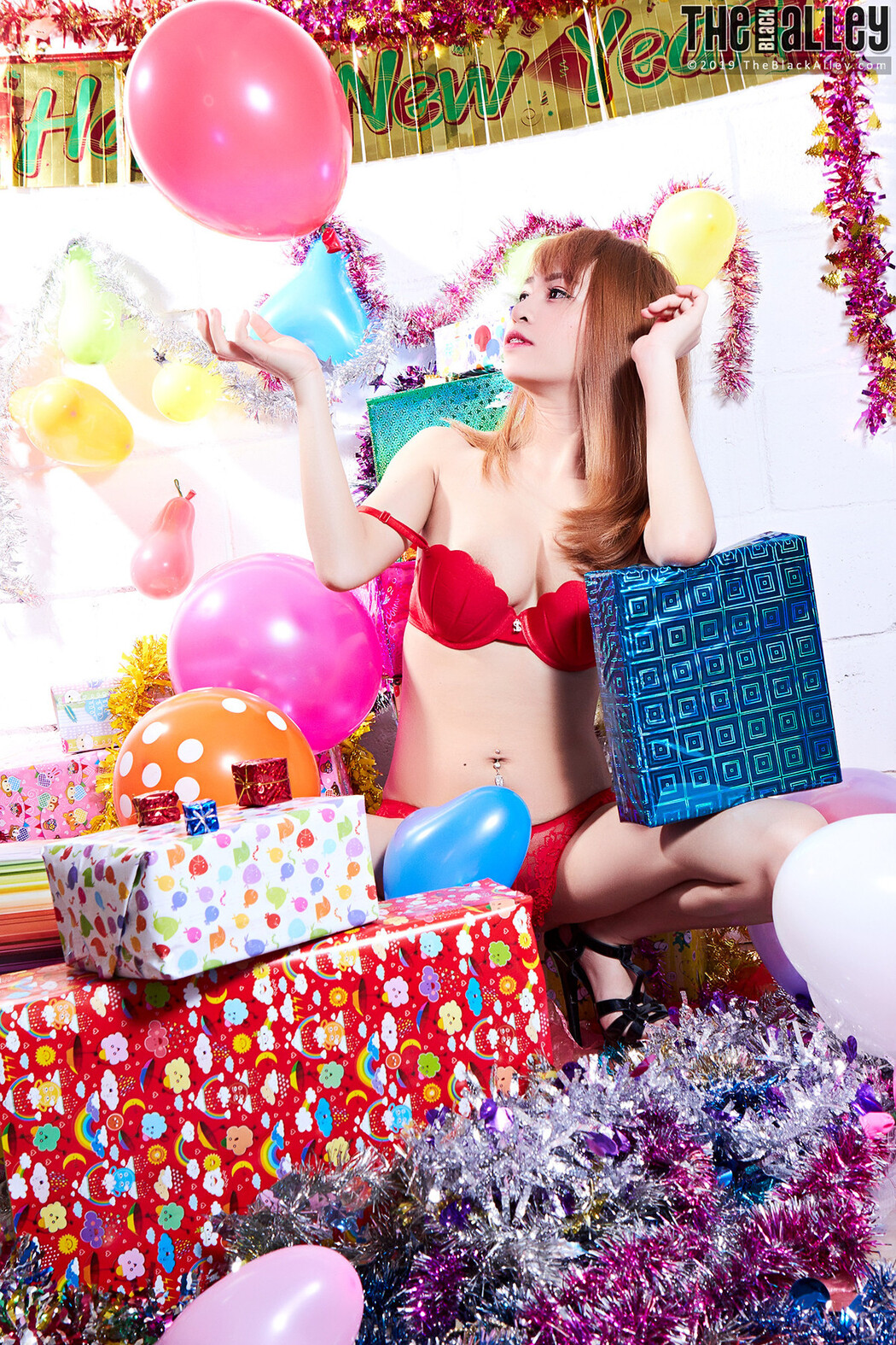 Eileen The Black Alley Photobook Set.13