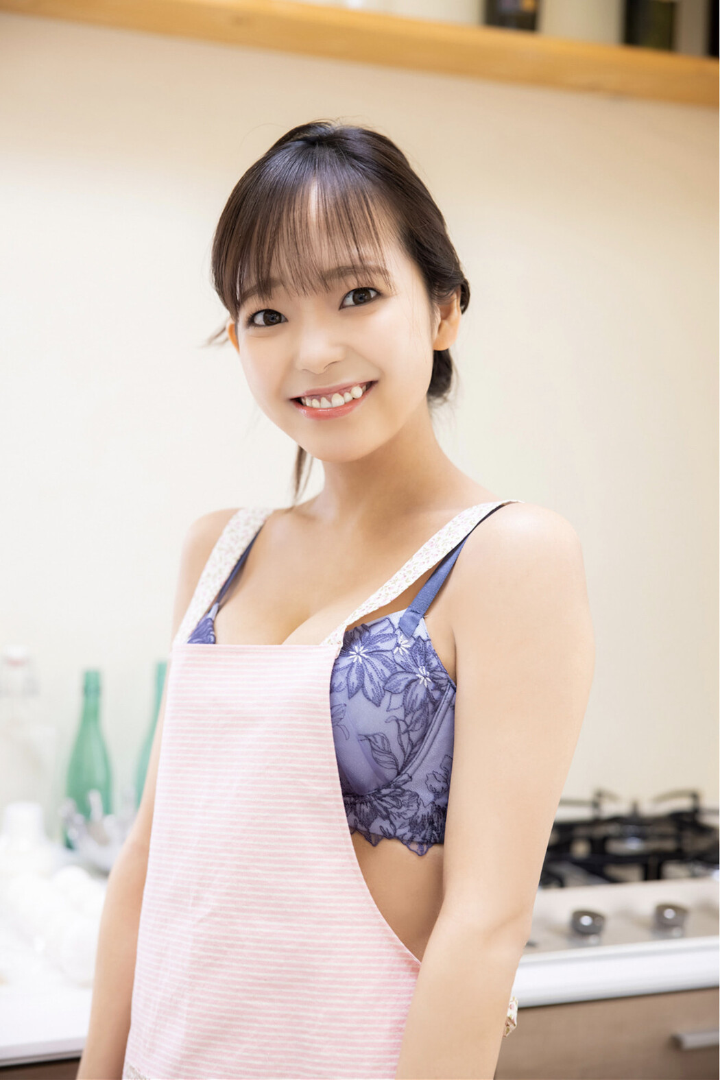 Mari Kominato 古湊まり, FLASHデジタル写真集 「料理の腕は父譲り」 Set.02