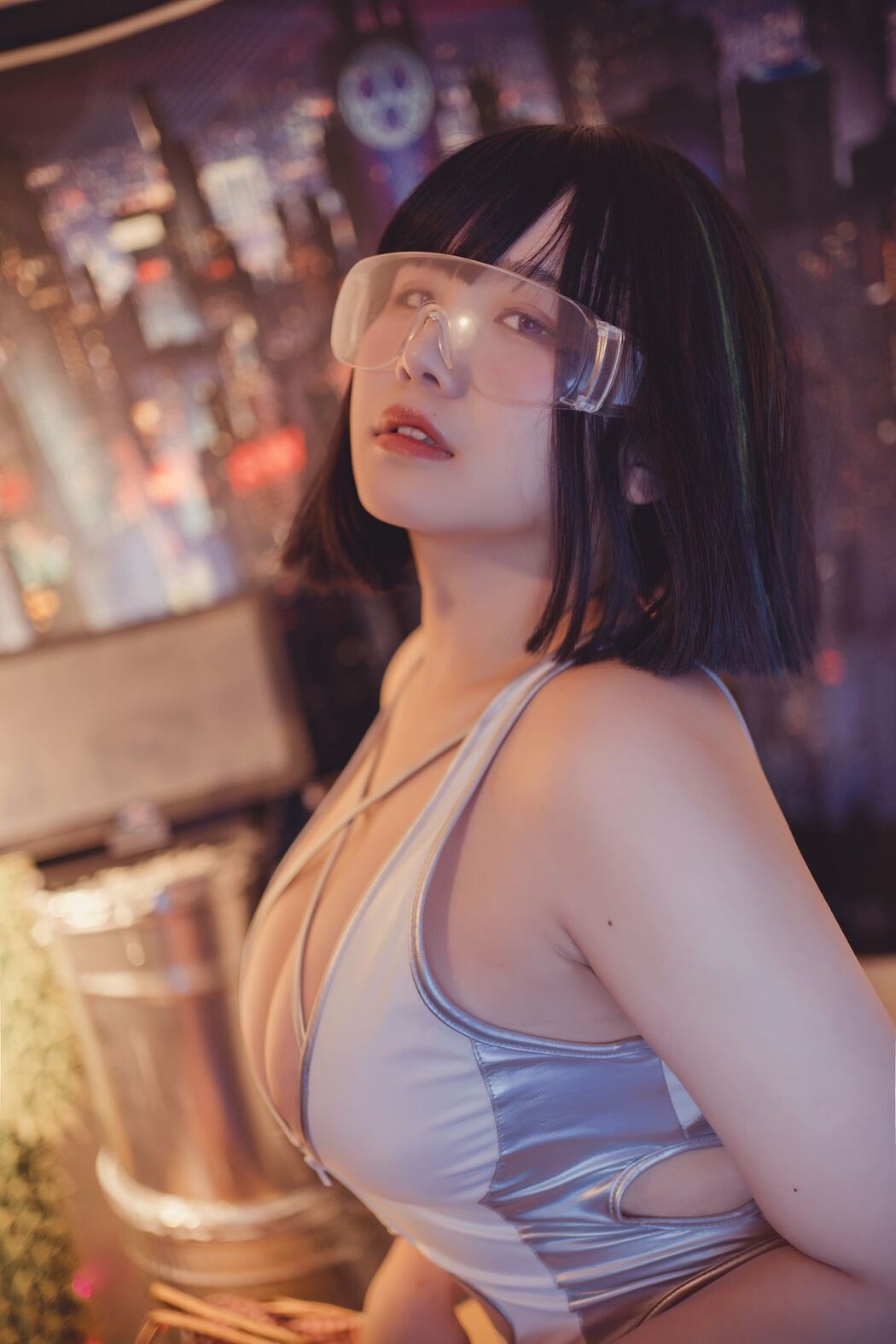 Coser@阿半今天很开心 – 银泳装 (46P)