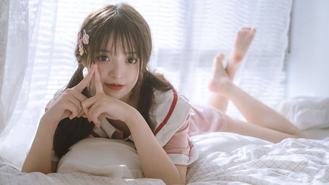 Coser@草莓味奈奈兔 – 草莓味的居家少女 (25P – 1V)