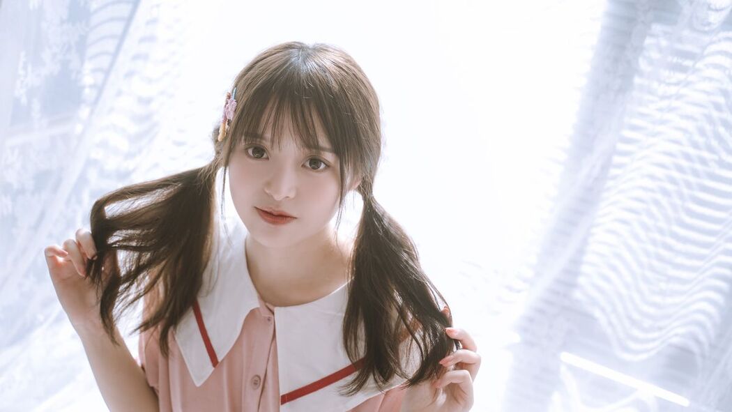 Coser@草莓味奈奈兔 – 草莓味的居家少女 (25P – 1V)