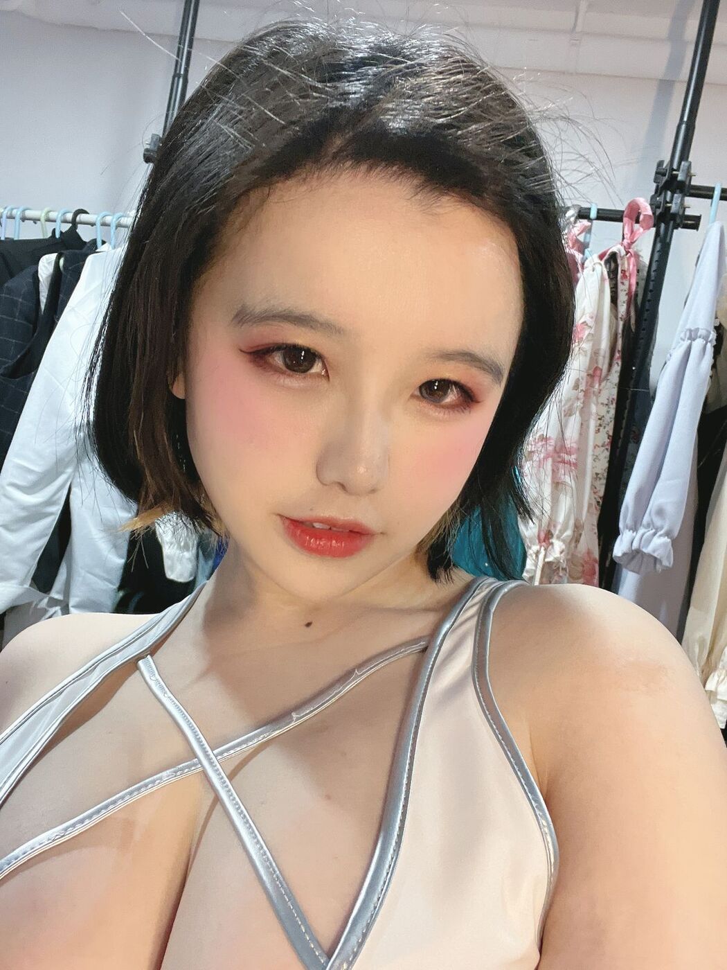 Coser@阿半今天很开心 – 银泳装 (46P)