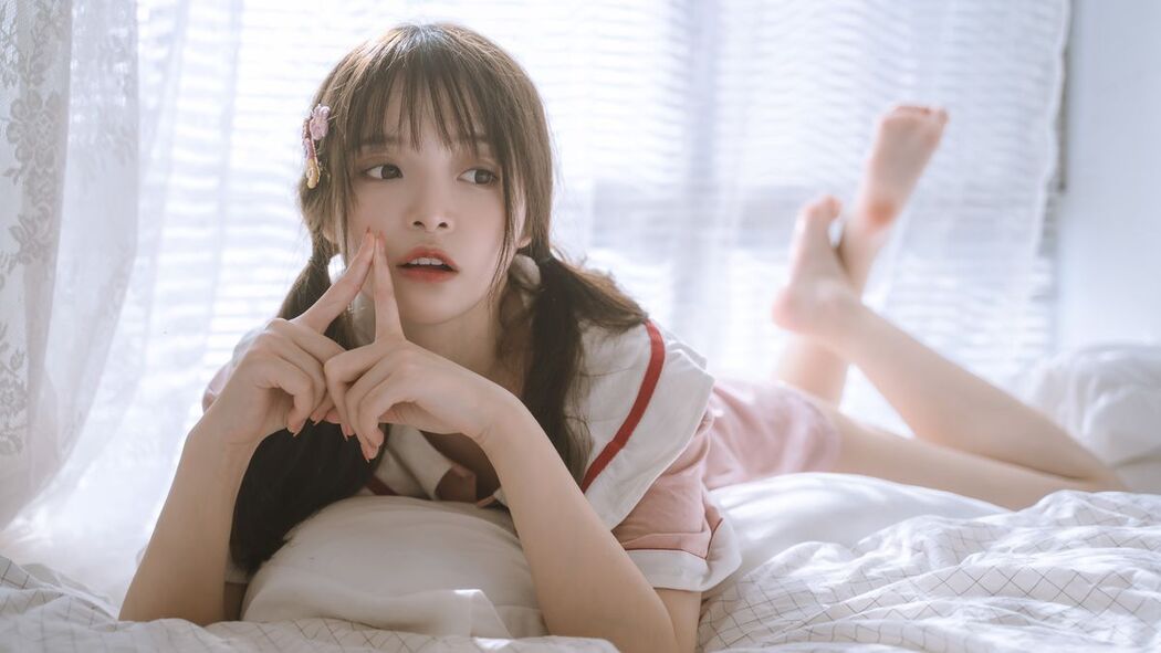 Coser@草莓味奈奈兔 – 草莓味的居家少女 (25P – 1V)