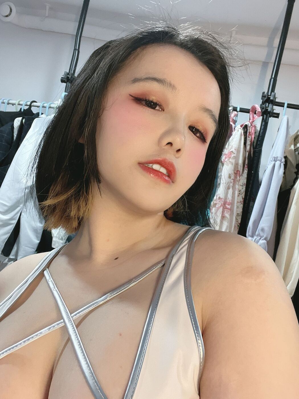 Coser@阿半今天很开心 – 银泳装 (46P)