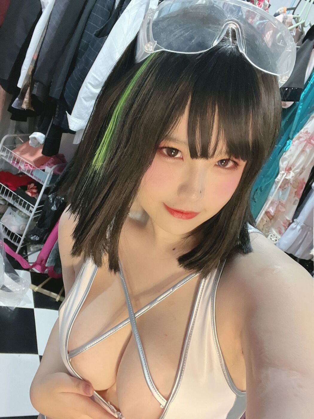 Coser@阿半今天很开心 – 银泳装 (46P)
